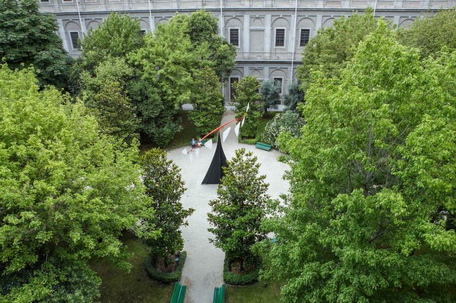Madrid: Reina Sofía Museum Entrance Ticket - Entering through the Nouvel courtyard