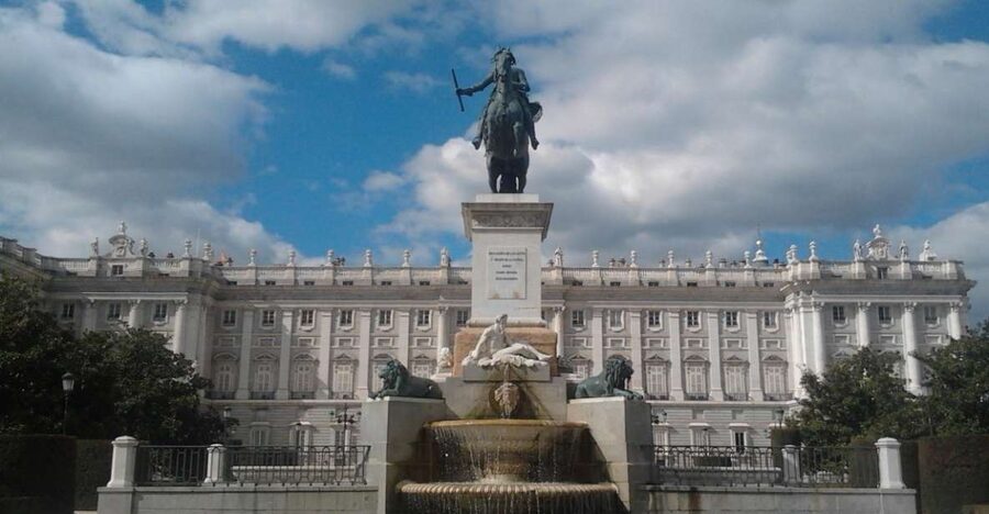 Madrid: Royal Palace and Almudena Cathedral Small-Group Tour - Key points to know before you book