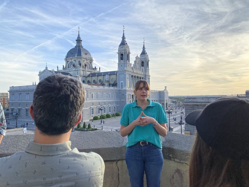 Madrid: Royal Palace and Almudena Cathedral Small-Group Tour - Meeting at Ópera with the blue Todo Tours umbrella