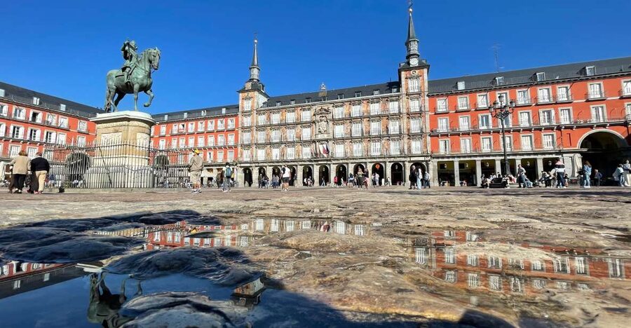 Madrid: Royal Palace Entry Ticket and Small Group Tour - Starting at Mayor 43 and walking through Madrid