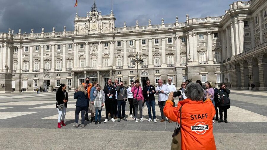 Madrid: Royal Palace Entry Ticket and Small Group Tour - Plaza de la Armería and the palace approach