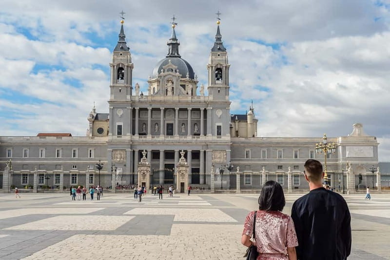 Madrid: Royal Palace Expert Guided Tour with Skip-the-Line - The Throne Room and Banquet Hall