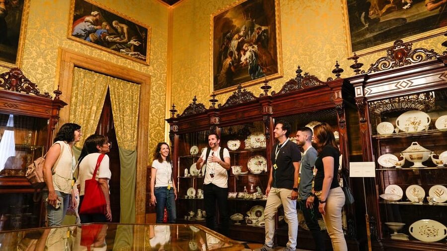 Madrid: Royal Palace Guided Tour with Entry Ticket - Group Size, Crowds, And The Radio System
