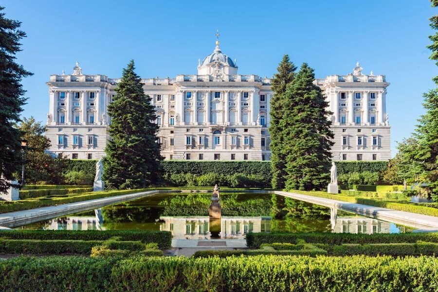 Madrid: Royal Palace Guided Tour with Entry Ticket - Alabarderos Hall and the Hall of Columns