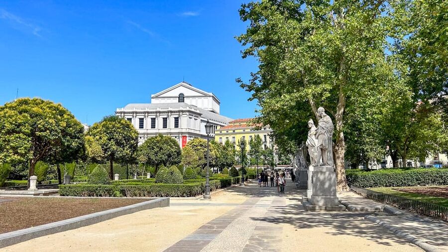Madrid: Royal Palace Guided Tour with Skip-the-Line Entry - Private rooms and the personalities of royalty