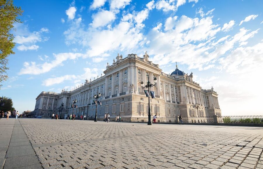Madrid: Royal Palace Guided Tour with Skip-the-Line Entry - Skip-the-line entry and the value of timing