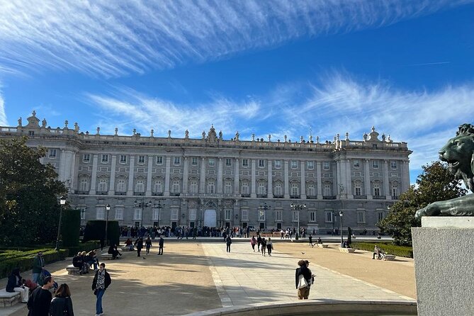 Madrid: Royal Palace Guided Tour with Skip the Line Ticket - Walking and comfort inside the palace