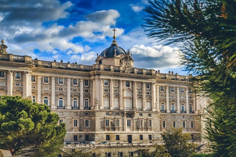 Madrid: Royal Palace Skip-the-Line Guided Tour - Key points to know before booking