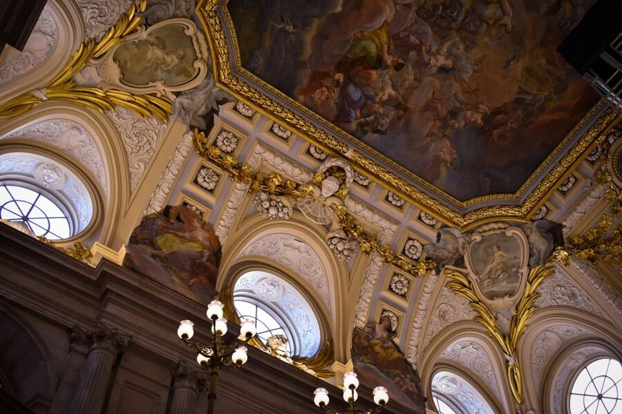 Madrid: Royal Palace Skip-the-Line Guided Tour - A quick walk through Madrid’s Old Town