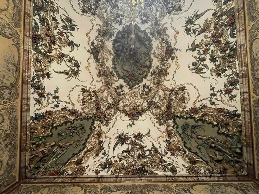 Madrid: Royal Palace tour - semi private or private - Around 25 rooms of royal decoration