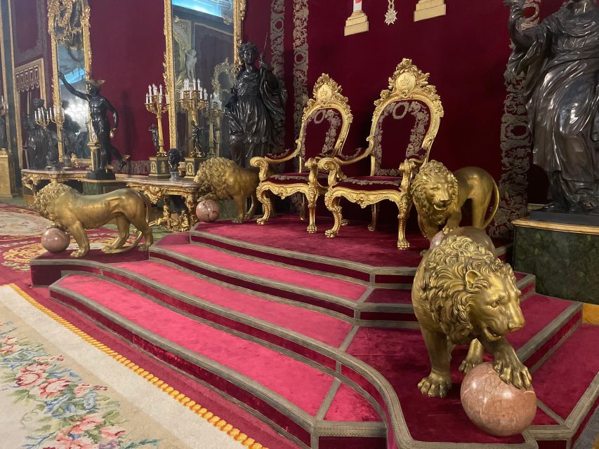 Madrid: Royal Palace tour - semi private or private - Small group or private tour?