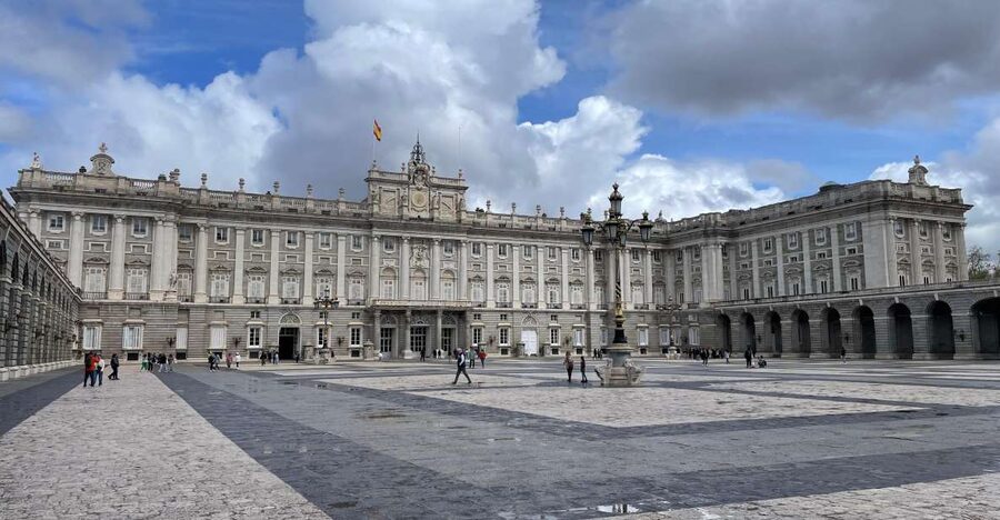 Madrid: Royal Palace tour - semi private or private - Starting at the Armoury Square