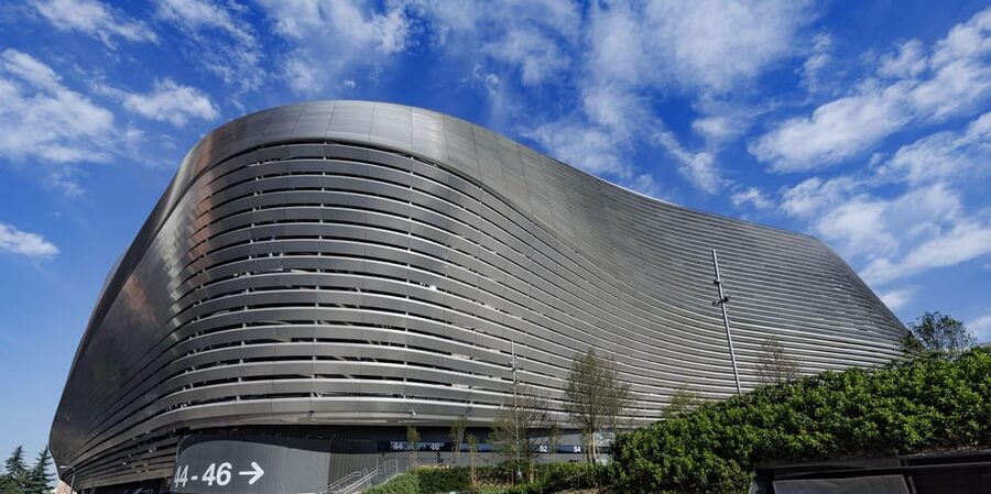 Madrid: Santiago Bernabéu Stadium Guided Tour - Digital players and optional photo purchases