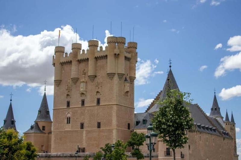 Madrid: Segovia & Ávila Full Day with Alcázar & Wall Tickets - One hour of free time in Ávila