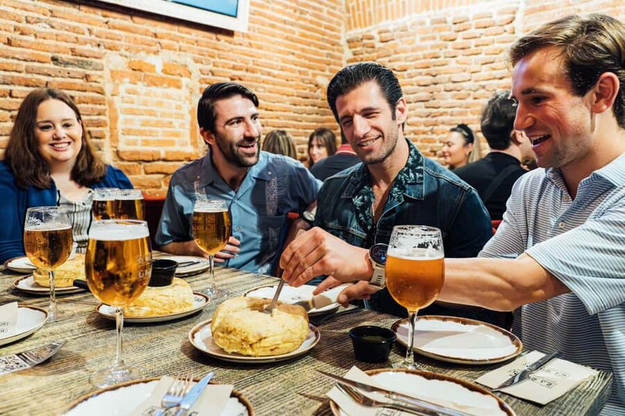 Madrid: Tapas Food Tour with Drinks and Food - Small details that improve the evening