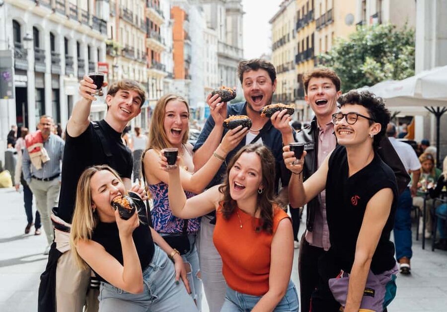 Madrid: Tapas Food Tour with Drinks and Food - Starting at Plaza de los Carros