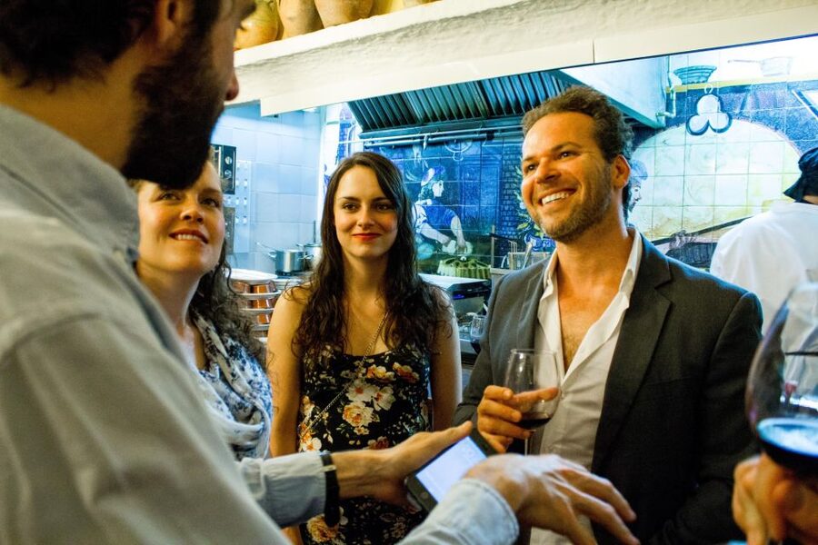 Madrid: Tapas & Wine Tasting Tour with Local Guide - The guides make or break the evening