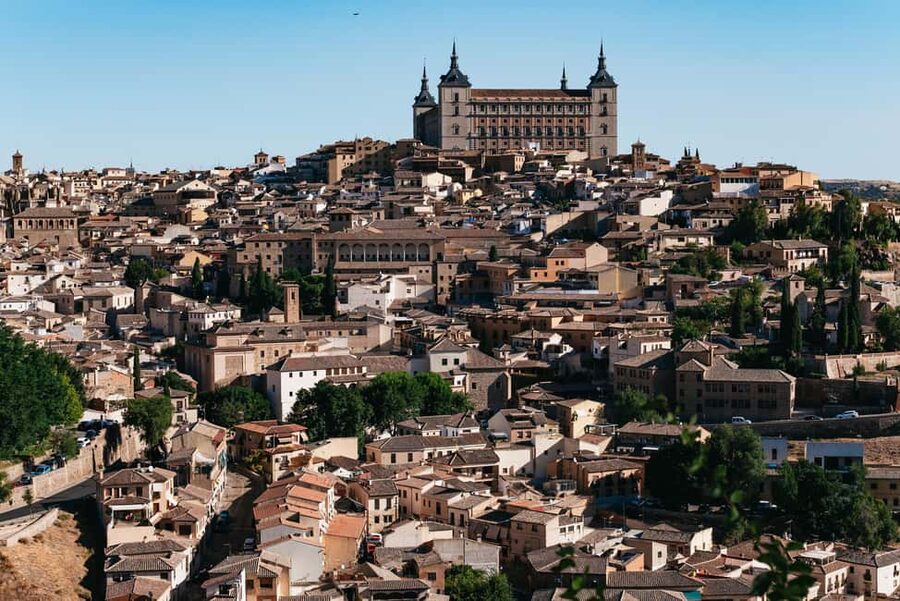 Madrid: Toledo & Segovia Full Day Guided Tour with Alcázar - The two-hour transfer to Segovia