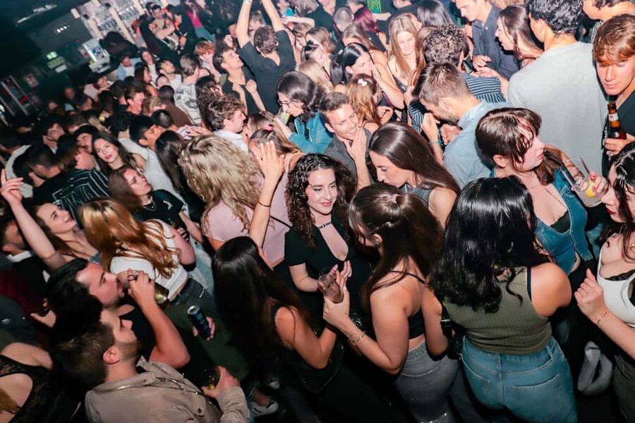 Madrid: Top Pub-Crawl with Drinks and Nightclub Entry - Why this pub crawl works for solo visitors