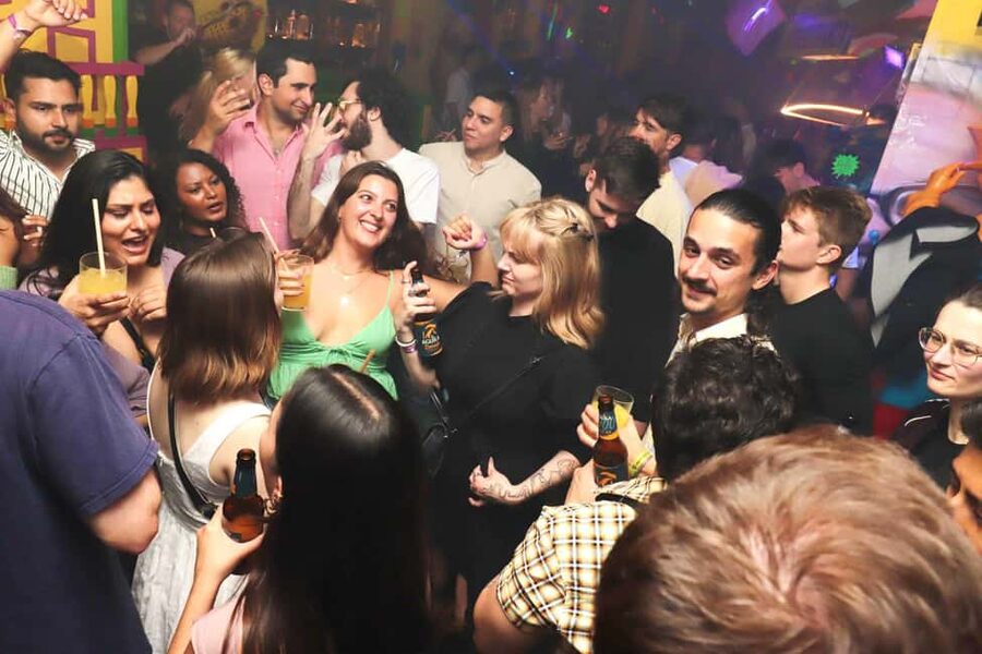 Madrid: Top Pub-Crawl with Drinks and Nightclub Entry - Stop four: Gran Via before the nightclub
