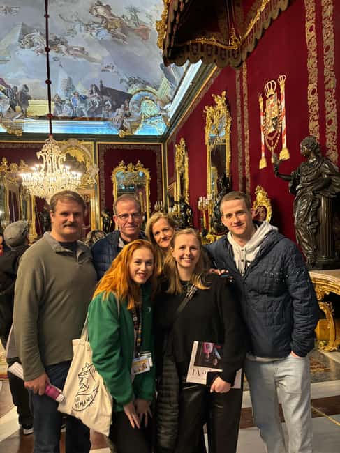 Madrid: Visit to the Royal Palace & Walking Tour of the City - Plaza de la Armería and the approach to the palace