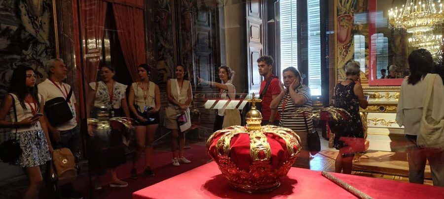 Madrid: Visit to the Royal Palace & Walking Tour of the City - The Royal Chapel and the final palace details