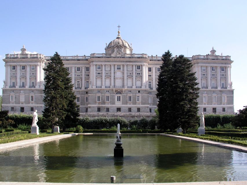 Madrid: Visit to the Royal Palace & Walking Tour of the City - How the guides shape the experience