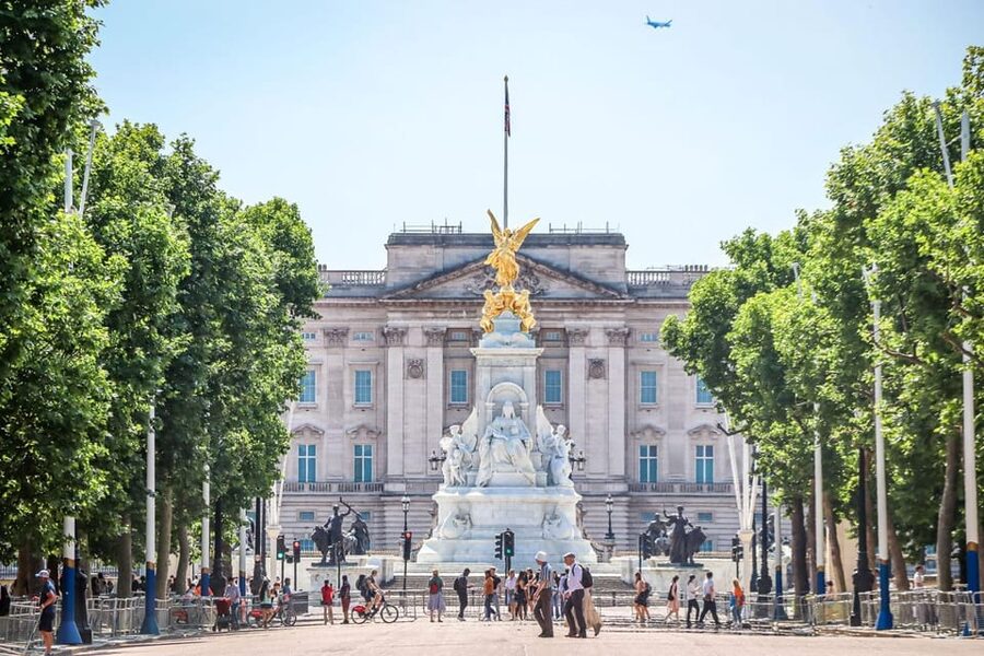 Madrid: Welcome to Madrid Guided Walking Tour in English - Puerta del Sol, the city’s central meeting place