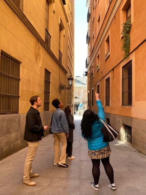 Madrid: Welcome to Madrid Guided Walking Tour - Meeting at the Fountain of Orpheus