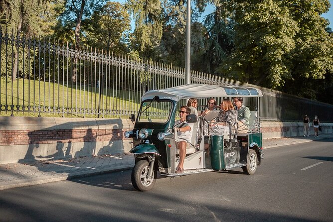 Madrid Welcome Tour with Local Guide in Eco Tuk Tuk Private - Neptune, Cibeles, and Madrid’s football map