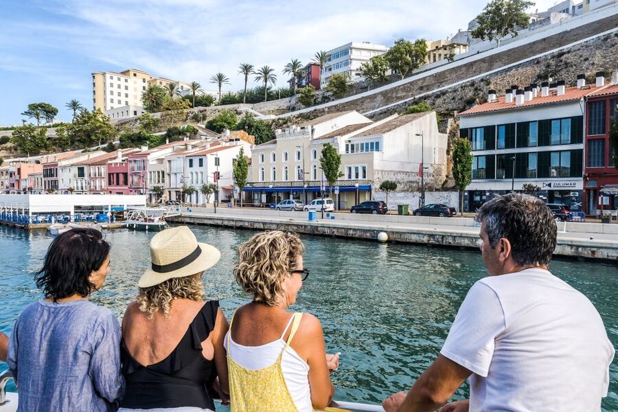 Mahon: Harbor Boat Tour with Underwater Viewing & Commentary - What the boat offers on a practical level