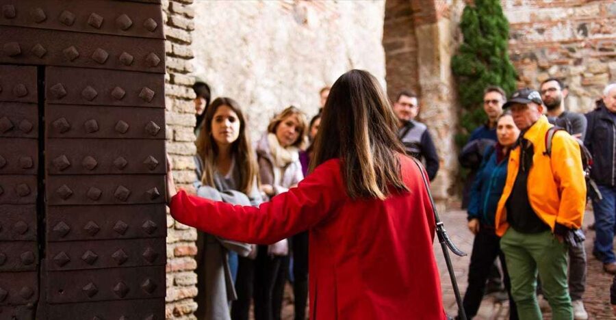 Málaga: Alcazaba and Roman Theatre Guided Tour With Entry - Key points to know before you book