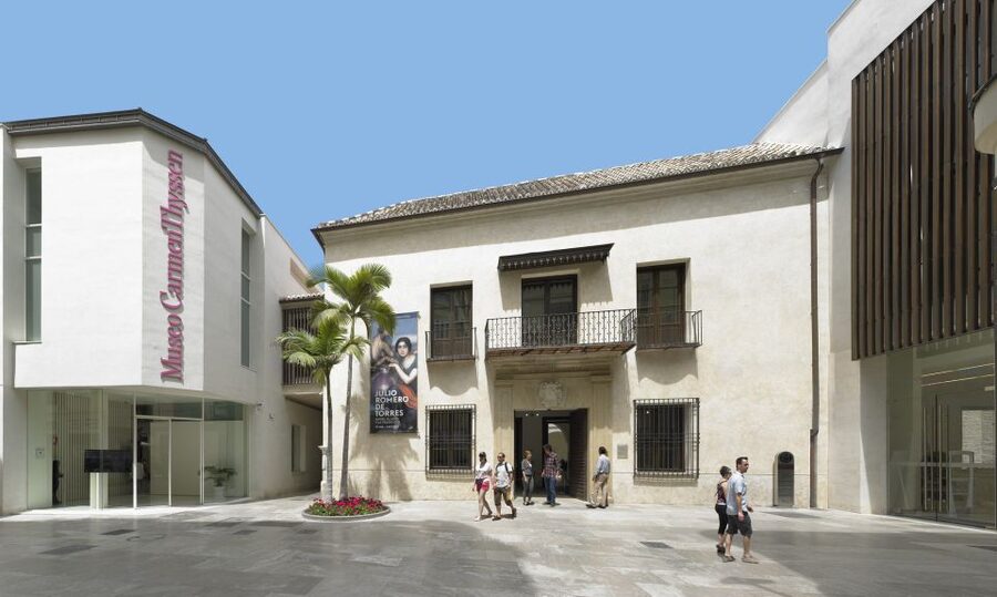 Málaga: Carmen Thyssen Museum Ticket - Entering the Palacio de Villalón in central Málaga