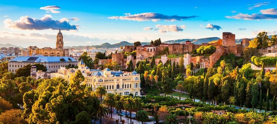 Málaga: Cathedral, Alcazaba, Roman Theater Walking Tour - Key points at a glance