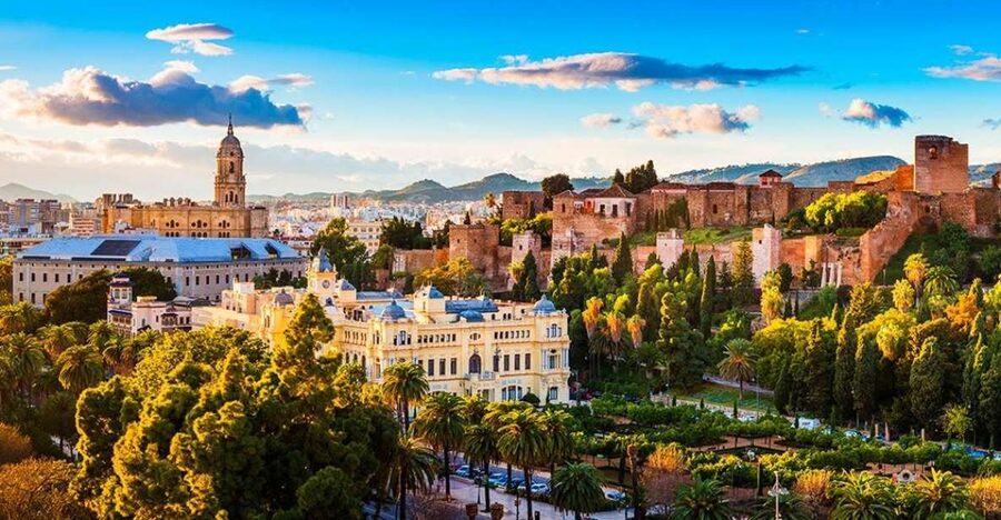 Málaga: Cathedral, Alcazaba, Roman Theater Walking Tour - Reaching the Alcazaba on Gibralfaro Mountain
