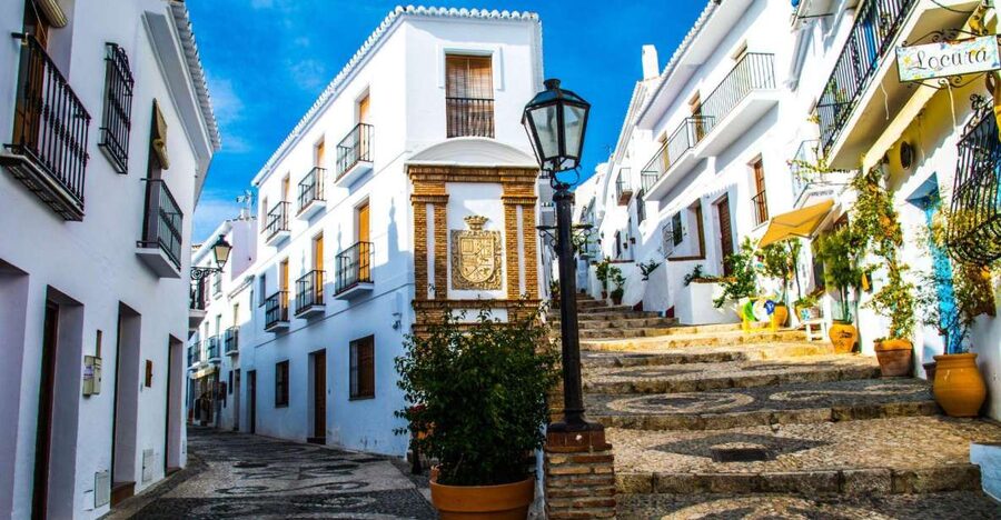 Malaga: Frigiliana & Nerja Tour with Local Product Tastings - Frigiliana: two hours among whitewashed lanes