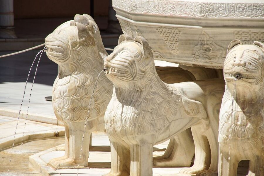 Malaga: Granada Day Trip with Alhambra, Palaces and Gardens - What you will not have time to do in Granada