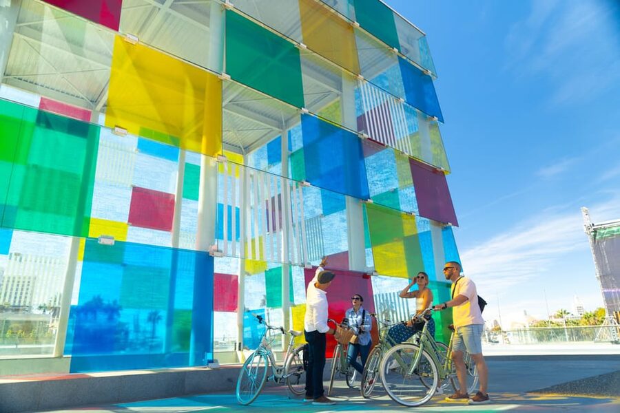 Málaga: Highlights, Hidden Gems and Coast Vintage Bike Tour - Why this Málaga bike tour works so well