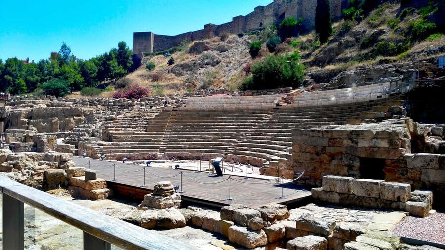 Málaga: Historic Center Tour with Local Guide - Picasso’s Málaga and the city’s modern identity
