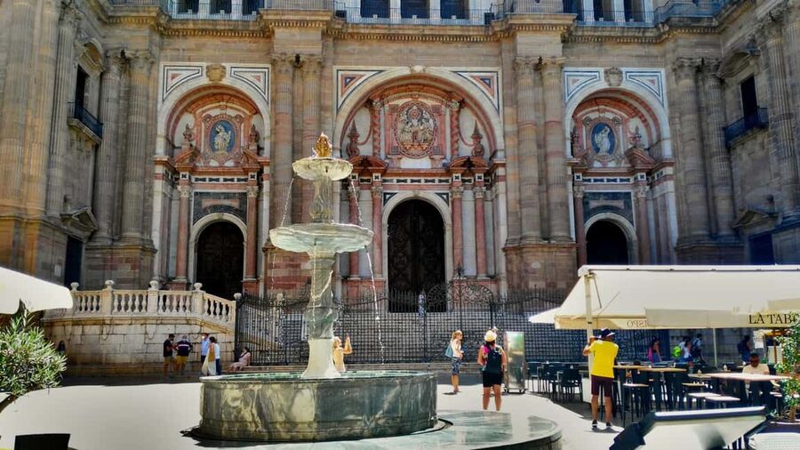 Málaga: Historic Center Tour with Local Guide - Atarazanas Market and a taste of local life