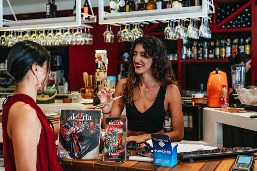 Málaga: Live Flamenco Show at Flamenco Alegría - Singing and guitar turn movement into a conversation