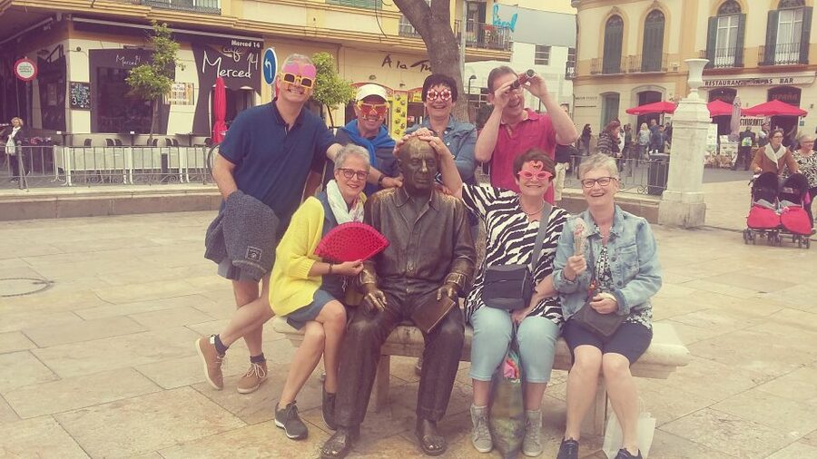 Málaga: Private Sightseeing Treasure Hunt - Why families and mixed-age groups like it