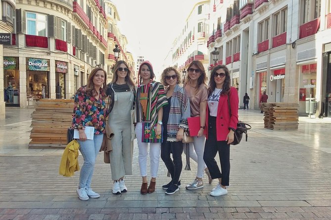 Málaga: Private Sightseeing Treasure Hunt - The Pericón garden and Carmen Thyssen Museum