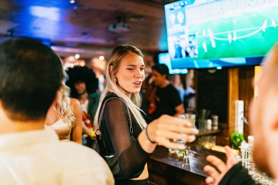 Malaga: Pubs and Clubs Crawl - Starting in front of Starbucks