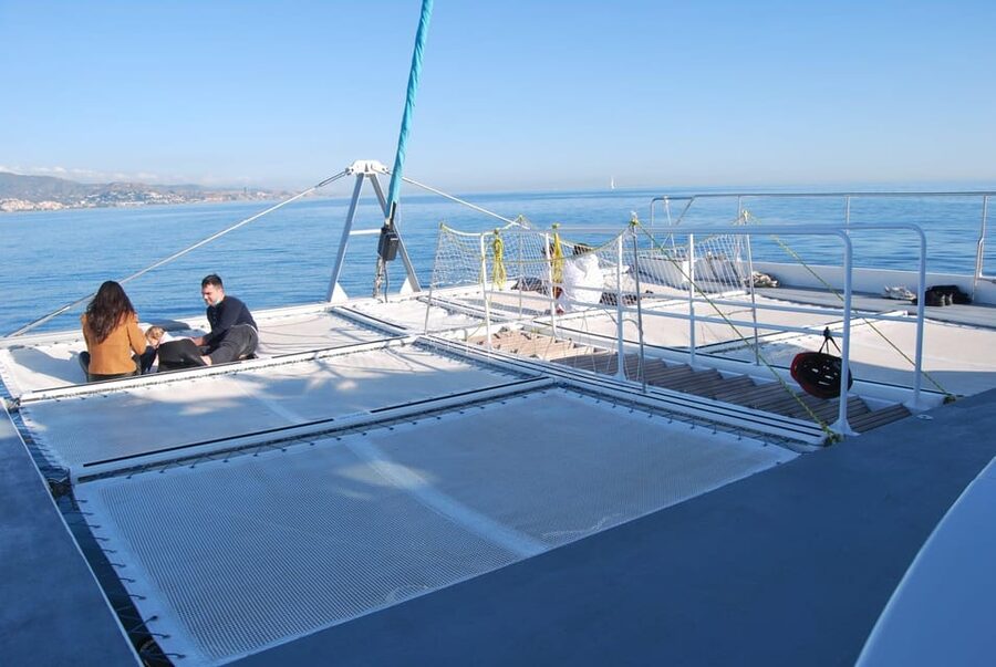 Malaga: Sailing Catamaran Sunset Cruise with Live DJ & Drink - What the 90-minute schedule feels like