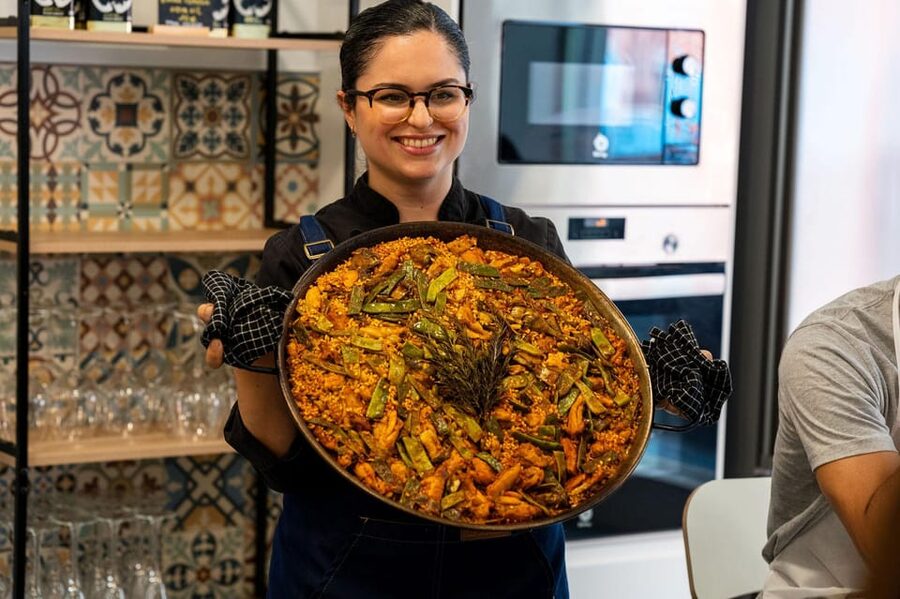 Málaga: Spanish Cooking Workshop with Paella and Sangria - Meeting Laura and Diego in Málaga’s Historic Center