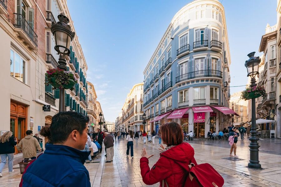 Málaga: Traditional Andalusian Tapas and Wine Tour - Why the small-group feel matters
