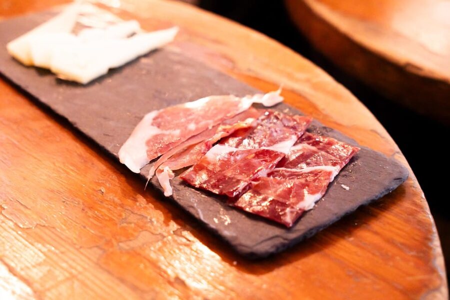 Malaga: Wine and Tapas Tour with Tastings and Drinks - The second restaurant, with more food than ceremony