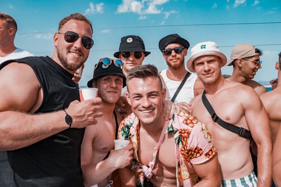 Mallorca: Boat Party with DJ, Buffet and Entertainment - Paella lunch and fresh fruit