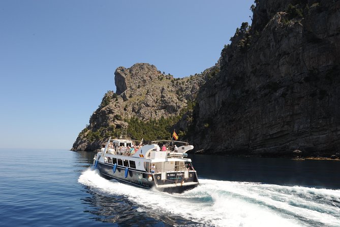 Mallorca in One Day Sightseeing Tour with Boat Ride and Vintage Train - A short look at Sóller before the wooden train